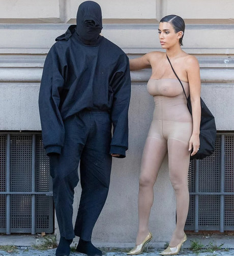 bianca-censori-1