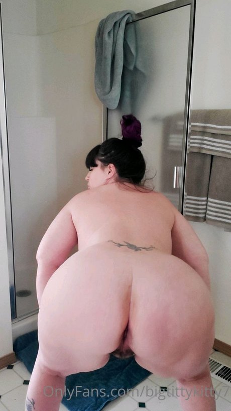 bigtittykitty7-bigotittys-1