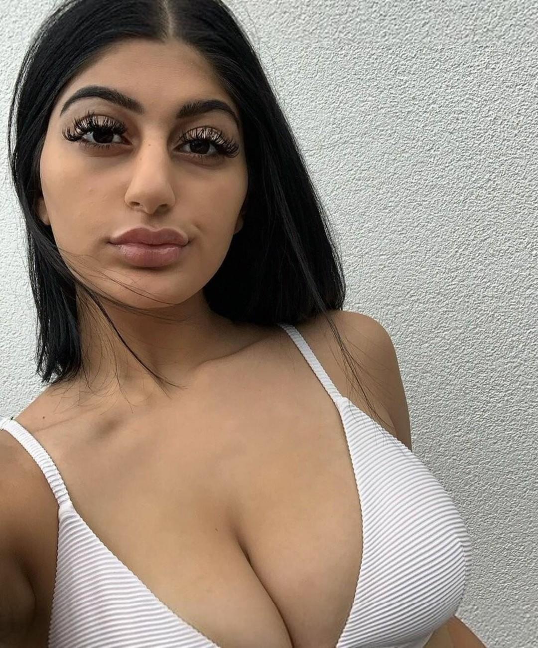 busty-indian
