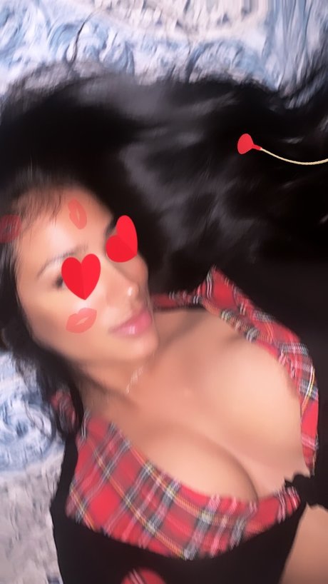 caramelcandyxxx-aka-princessalessia-aka-adriannawolfiexo-1