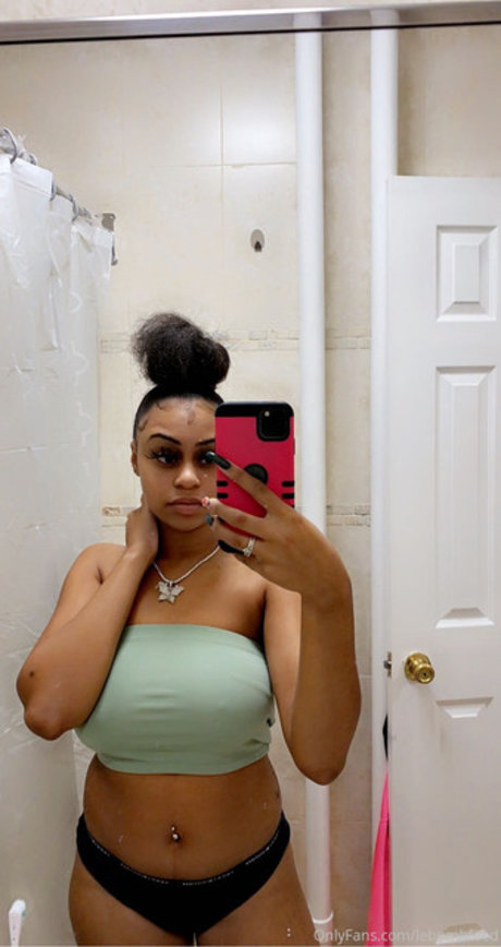 caramelcrazee-kayla-le-bomb-1