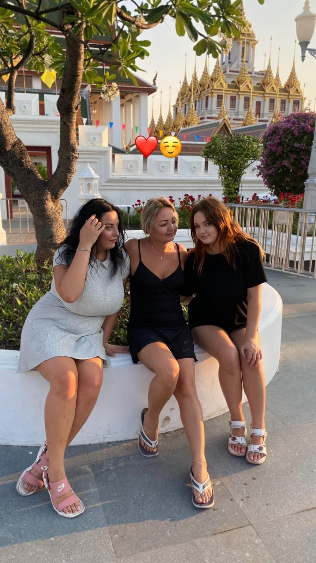 carolinemoore-xo-caroline-moore-milada-moores-sister