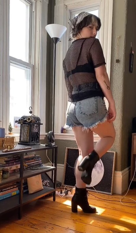 casey-lee-williams-1