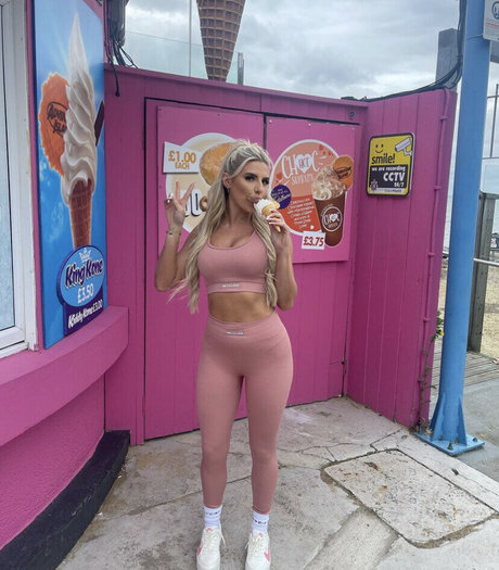 chloe-burrows