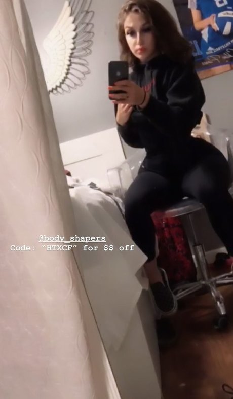 chloe-flores