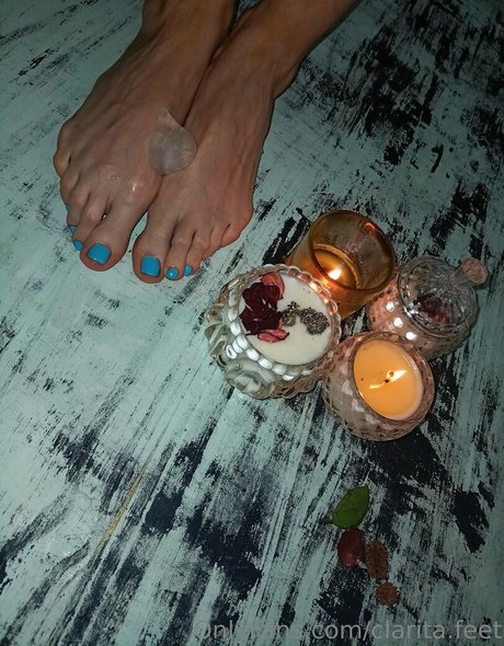 clarita-feet