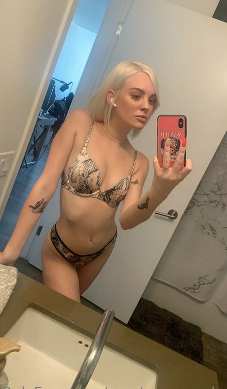courtneysmoke-3