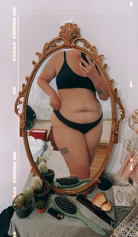 curvy-honey