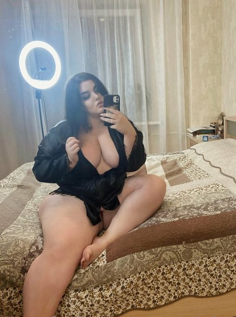 curvyagathafree