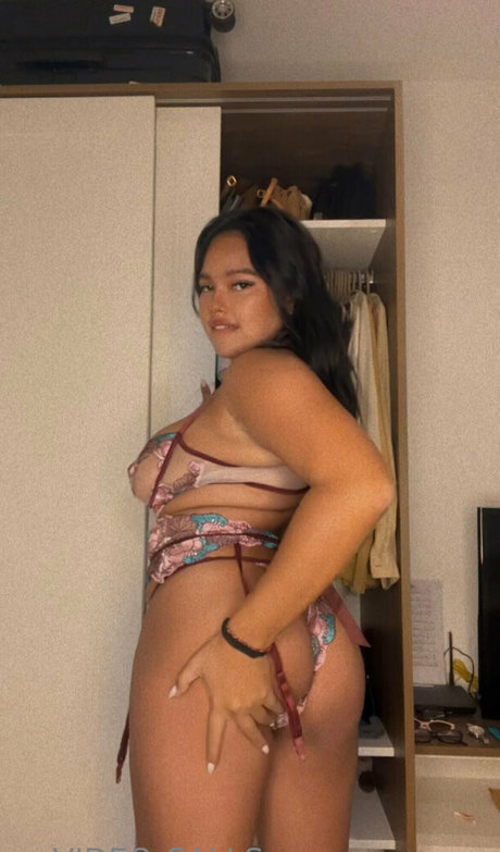 curvymoanaaa-1