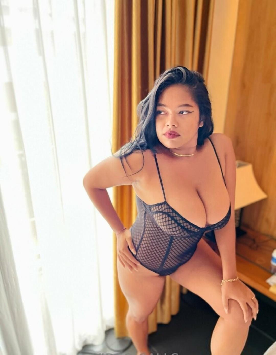 curvymoanaaa-1