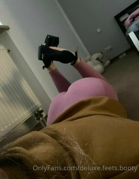 deluxe-feets-booty