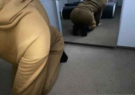 deluxe-feets-booty