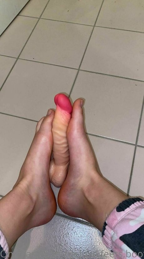 deluxe-feets-booty