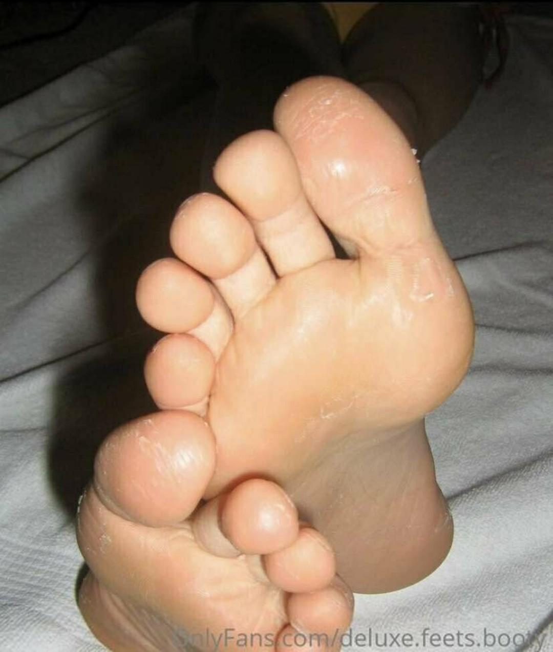 deluxe-feets-booty