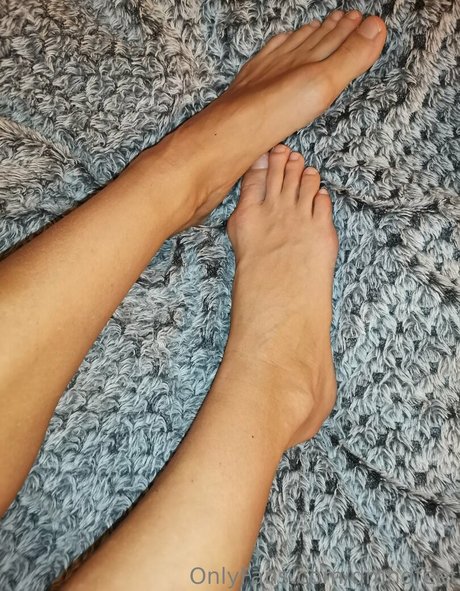 dmndfeet-1