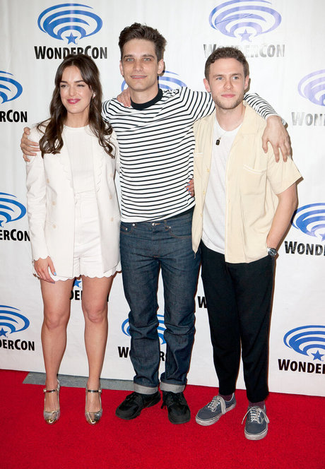 elizabeth-henstridge-1
