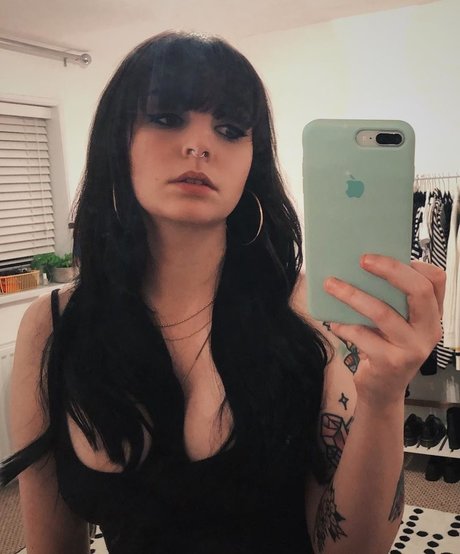 emma-blackery