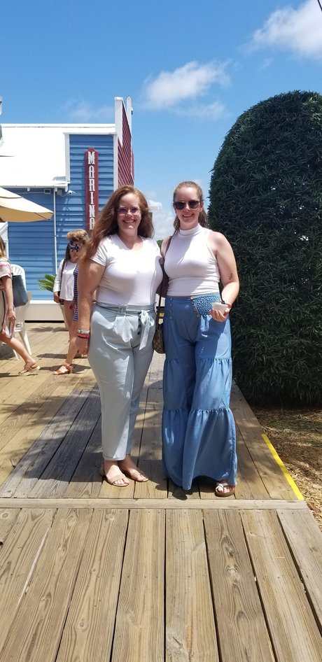 faith-and-courtney-mommyndme-2