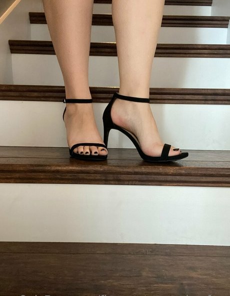 fingers-toes-soles-free-1