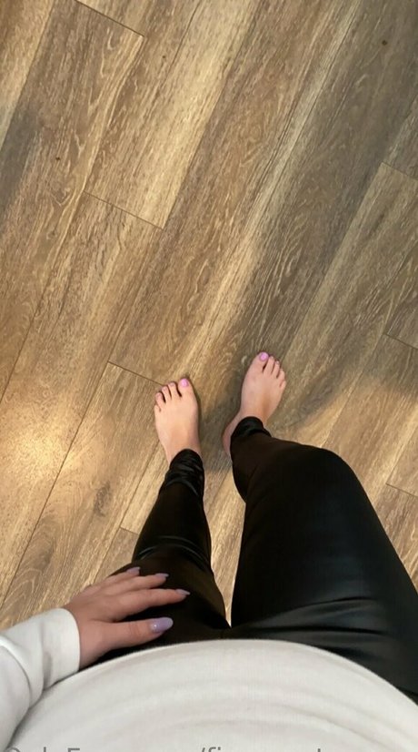 fingers-toes-soles-free-1