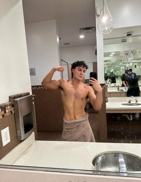 gayvro-1