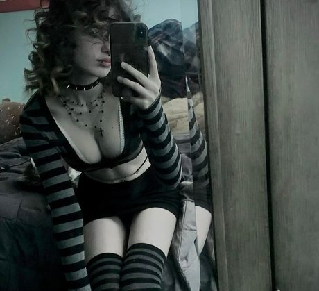 goth-queen-os