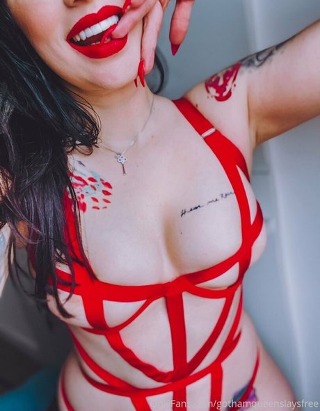 gothamqueenslaysfree-1
