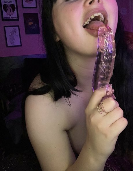 gothicc-peach