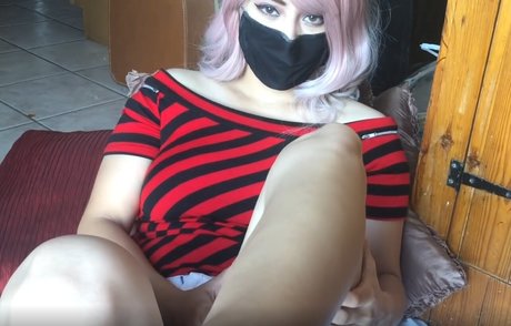 haidi-feet-asmr