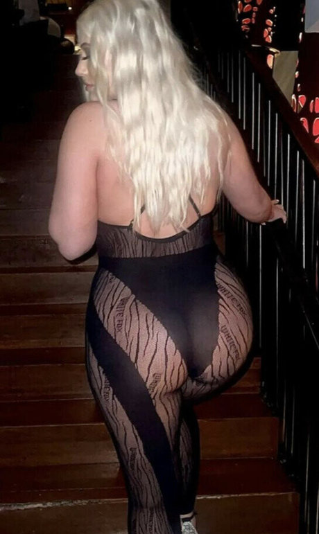 hallie-da-blonde