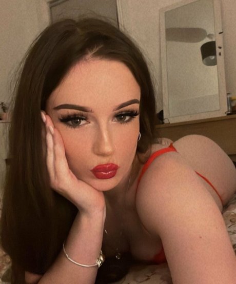 hallie-noir-1