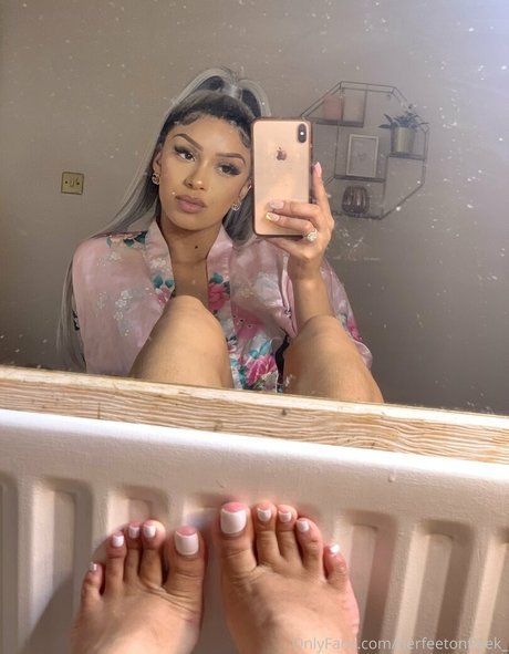herfeetonfleek